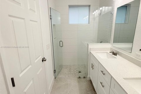 House in Lehigh Acres, Florida 3 bedrooms № 1859183 - photo 12