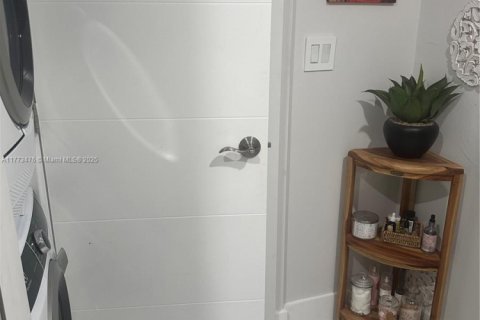 Condo in Bay Harbor Islands, Florida, 1 bedroom  № 1868347 - photo 25