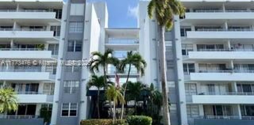 Condo in Bay Harbor Islands, Florida, 1 bedroom  № 1868347