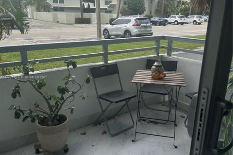 Condo in Bay Harbor Islands, Florida, 1 bedroom  № 1868347 - photo 5