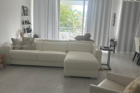 Condo in Bay Harbor Islands, Florida, 1 bedroom  № 1868347 - photo 21