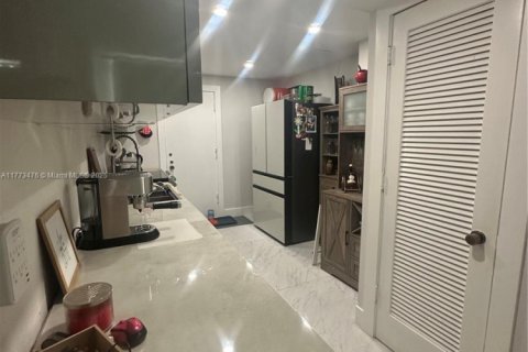 Condo in Bay Harbor Islands, Florida, 1 bedroom  № 1868347 - photo 13