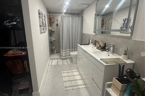 Condo in Bay Harbor Islands, Florida, 1 bedroom  № 1868347 - photo 16