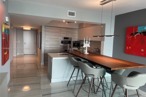 Снять в аренду квартиру в Санни-Айлс-Бич, Флорида 2 спальни, 141.58м2, № 1938751 - фото 2