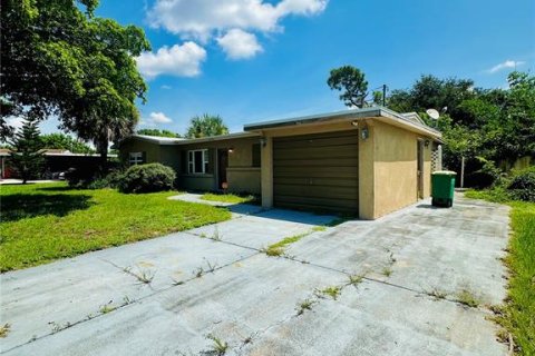 House in Punta Gorda, Florida 3 bedrooms, 164.72 sq.m. № 1919861 - photo 3