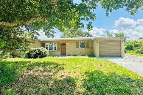 House in Punta Gorda, Florida 3 bedrooms, 164.72 sq.m. № 1919861 - photo 2