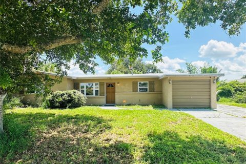 House in Punta Gorda, Florida 3 bedrooms, 164.72 sq.m. № 1919861 - photo 1