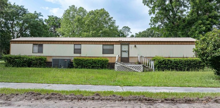 Propiedad comercial en Fort White, Florida 132.29 m2 № 1787787