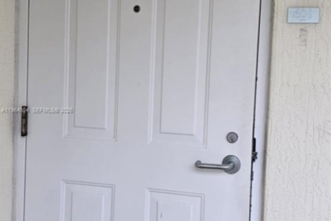 Condo in Miami, Florida, 2 bedrooms  № 2026738 - photo 24