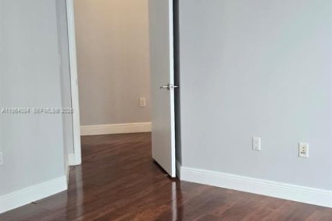 Condo in Miami, Florida, 2 bedrooms  № 2026738 - photo 29