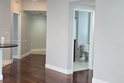 Condo in Miami, Florida, 2 bedrooms  № 2026738 - photo 27