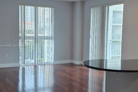 Condo in Miami, Florida, 2 bedrooms  № 2026738 - photo 10