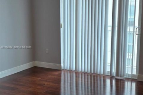 Condo in Miami, Florida, 2 bedrooms  № 2026738 - photo 12