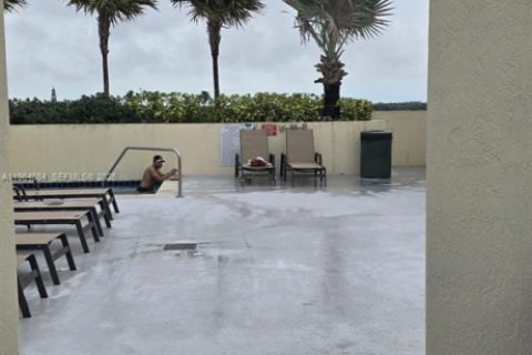 Condo in Miami, Florida, 2 bedrooms  № 2026738 - photo 4