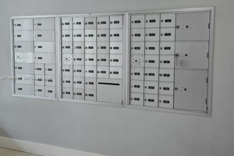 Condo in Miami, Florida, 2 bedrooms  № 2026738 - photo 14