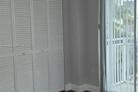 Condo in Miami, Florida, 2 bedrooms  № 2026738 - photo 25