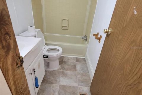 House in Spring Hill, Florida 2 bedrooms, 85.84 sq.m. № 2224879 - photo 8