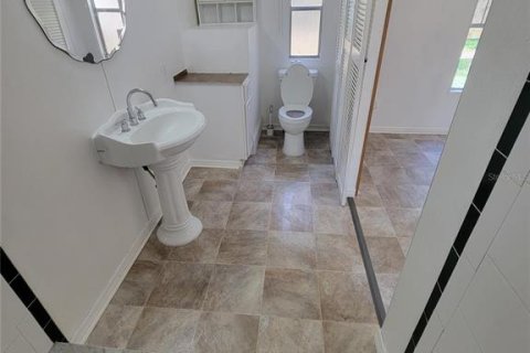 House in Spring Hill, Florida 2 bedrooms, 85.84 sq.m. № 2224879 - photo 13
