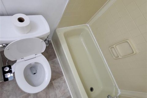 House in Spring Hill, Florida 2 bedrooms, 85.84 sq.m. № 2224879 - photo 9
