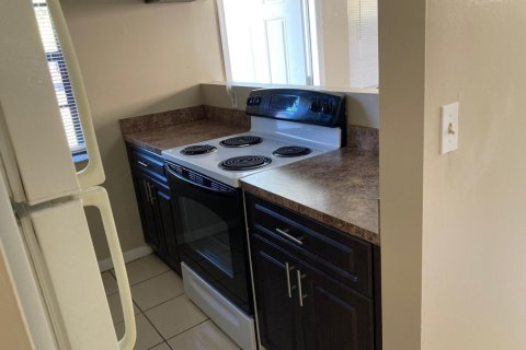 Appartement à louer à Miramar, Floride: 1 pièce, 202.34 m2 № 2247928 - photo 3