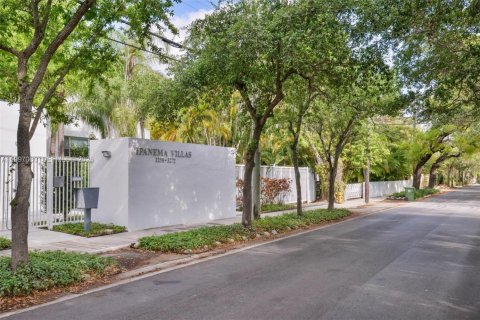 Touwnhouse à louer à Miami, Floride: 2 chambres, 150.5 m2 № 2060587 - photo 2