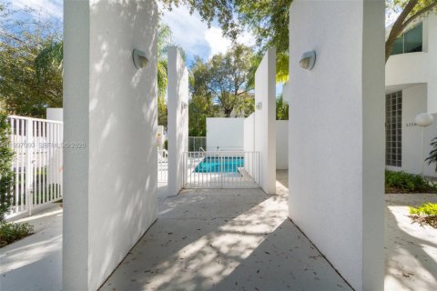 Touwnhouse à louer à Miami, Floride: 2 chambres, 150.5 m2 № 2060587 - photo 5