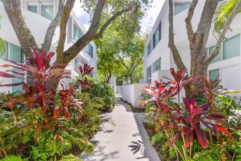 Touwnhouse à louer à Miami, Floride: 2 chambres, 150.5 m2 № 2060587 - photo 3