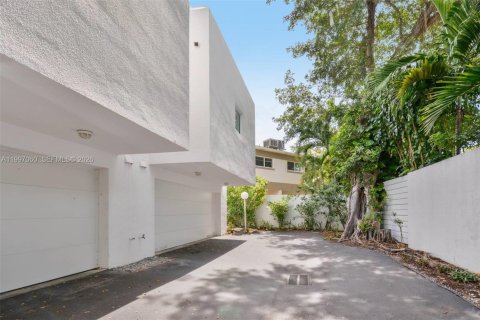 Touwnhouse à louer à Miami, Floride: 2 chambres, 150.5 m2 № 2060587 - photo 25