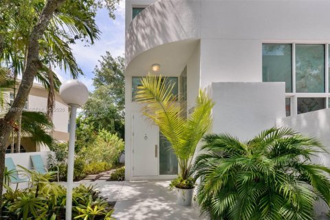 Touwnhouse à louer à Miami, Floride: 2 chambres, 150.5 m2 № 2060587 - photo 8
