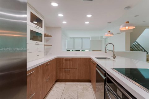 Touwnhouse à louer à Miami, Floride: 2 chambres, 150.5 m2 № 2060587 - photo 12