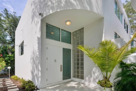 Touwnhouse à louer à Miami, Floride: 2 chambres, 150.5 m2 № 2060587 - photo 7