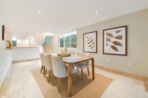 Touwnhouse à louer à Miami, Floride: 2 chambres, 150.5 m2 № 2060587 - photo 14