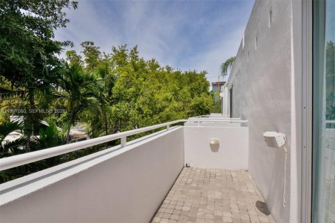 Touwnhouse à louer à Miami, Floride: 2 chambres, 150.5 m2 № 2060587 - photo 19