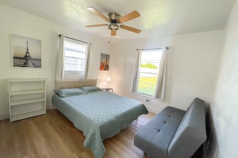 Apartment in Cape Coral, Florida 2 bedrooms, 74.32 sq.m. № 1944249 - photo 5