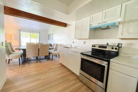 Apartment in Cape Coral, Florida 2 bedrooms, 74.32 sq.m. № 1944249 - photo 3