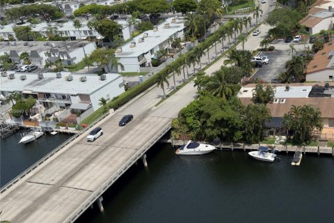 Copropriété à louer à Hallandale Beach, Floride: 1 chambre, 88.26 m2 № 1982238 - photo 2