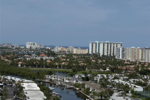 Copropriété à louer à Hallandale Beach, Floride: 1 chambre, 88.26 m2 № 1982238 - photo 1