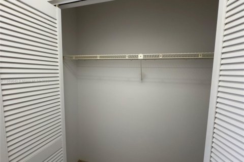 Copropriété à louer à Hallandale Beach, Floride: 1 chambre, 88.26 m2 № 1982238 - photo 12