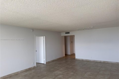 Copropriété à louer à Hallandale Beach, Floride: 1 chambre, 88.26 m2 № 1982238 - photo 3