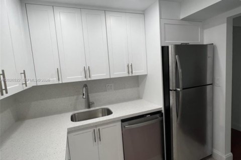 Снять в аренду кондоминиум в Майами, Флорида 1 спальня, 69.68м2, № 2257558 - фото 3
