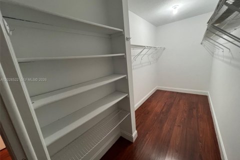 Снять в аренду кондоминиум в Майами, Флорида 1 спальня, 69.68м2, № 2257558 - фото 12