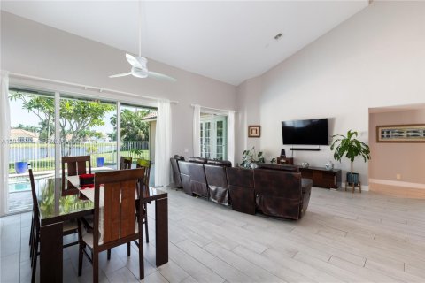 Villa ou maison à vendre à Weston, Floride: 4 chambres, 222.41 m2 № 2084869 - photo 16