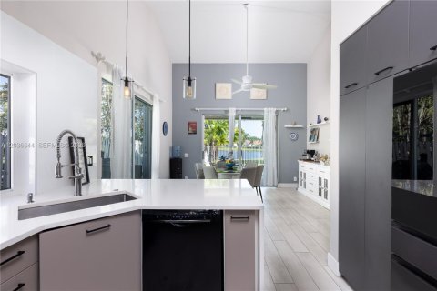 Villa ou maison à vendre à Weston, Floride: 4 chambres, 222.41 m2 № 2084869 - photo 10