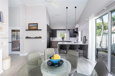Villa ou maison à vendre à Weston, Floride: 4 chambres, 222.41 m2 № 2084869 - photo 12