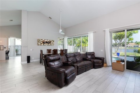 Villa ou maison à vendre à Weston, Floride: 4 chambres, 222.41 m2 № 2084869 - photo 15
