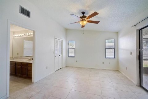 Villa ou maison à louer à Sarasota, Floride: 3 chambres, 138.61 m2 № 2411430 - photo 4