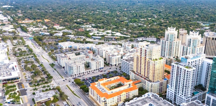 Condominio en Miami, Florida, 2 dormitorios  № 2013857