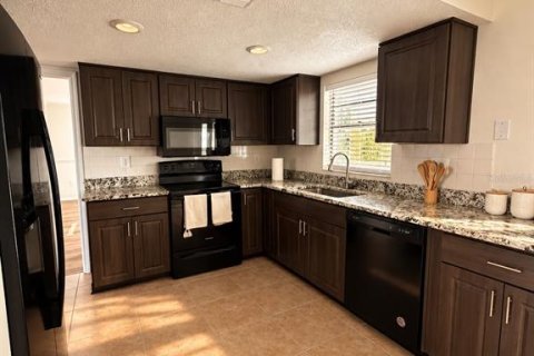 Villa ou maison à louer à Weeki Wachee, Floride: 3 chambres, 112.04 m2 № 2426025 - photo 8