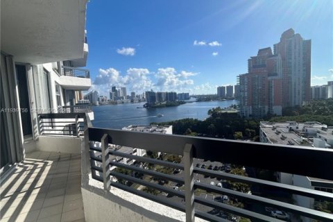 Copropriété à louer à Aventura, Floride: 2 chambres, 109.72 m2 № 1997156 - photo 2