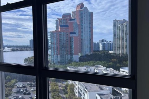 Copropriété à louer à Aventura, Floride: 2 chambres, 109.72 m2 № 1997156 - photo 17